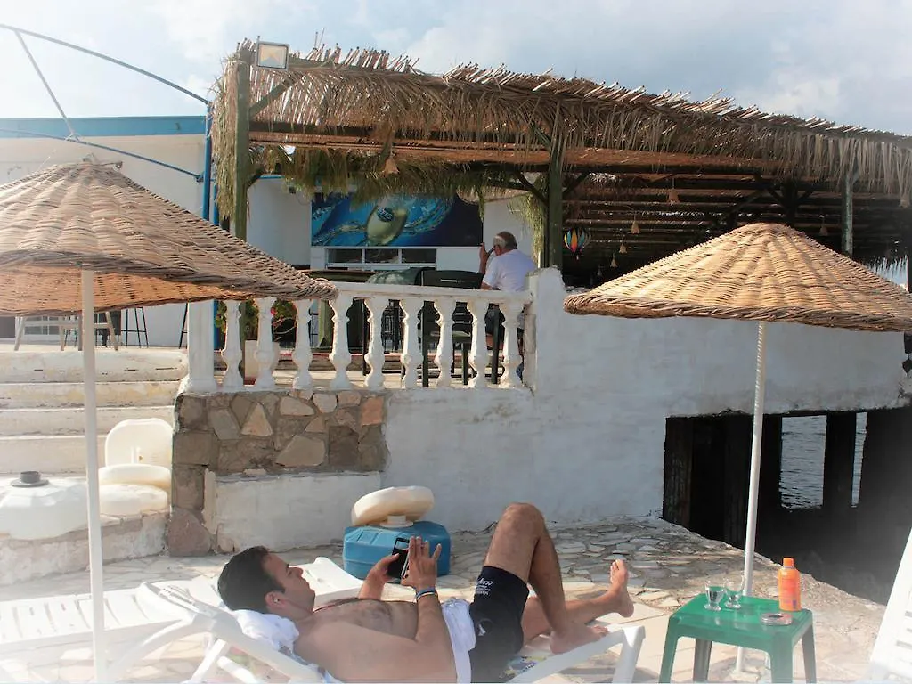 Can Karaburun Hotel 3*, İzmir