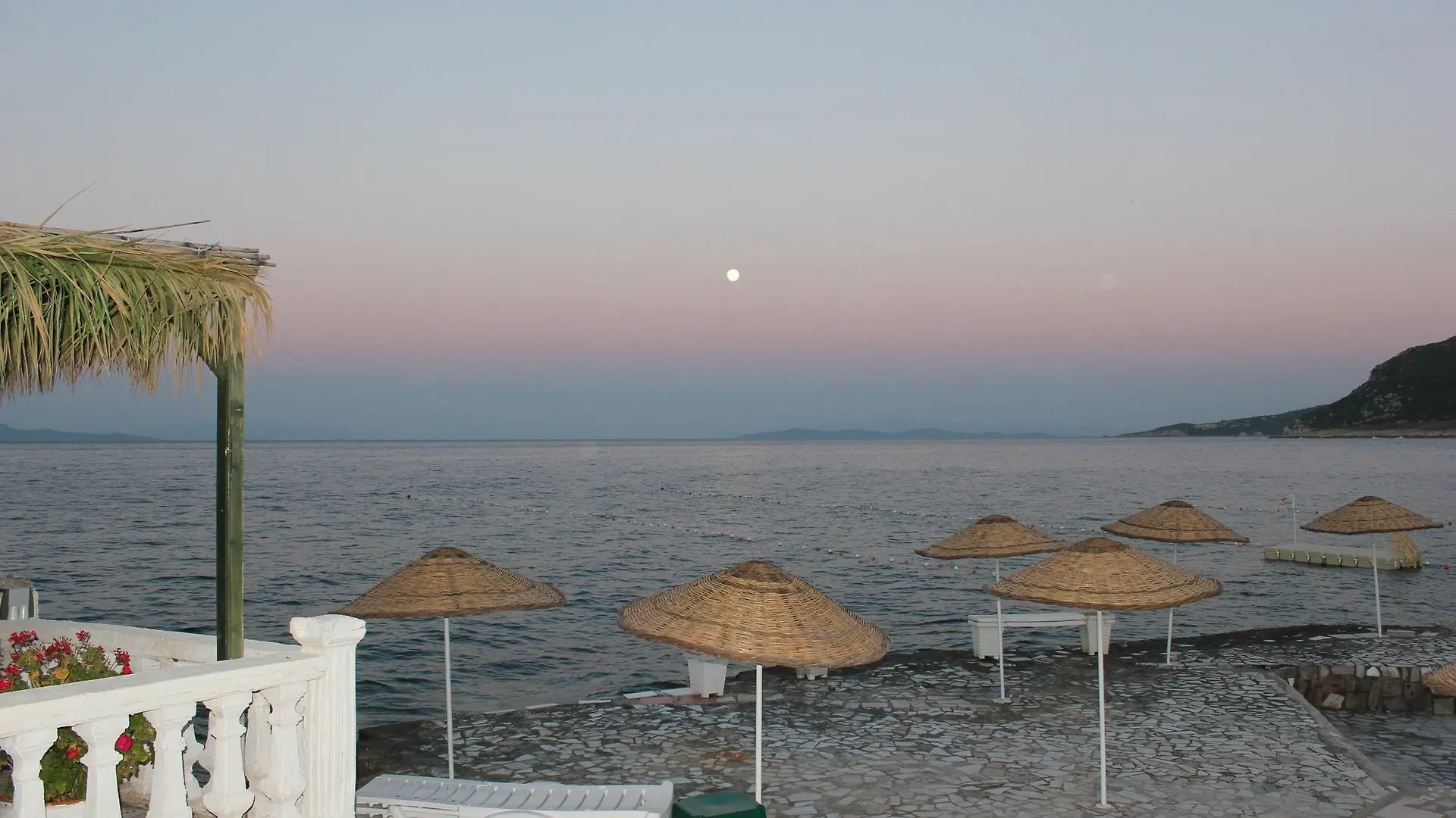 Can Karaburun Hotel